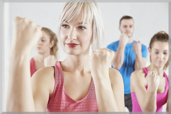 strong_zumba_workout_augsburg_frauen_physio_schumann