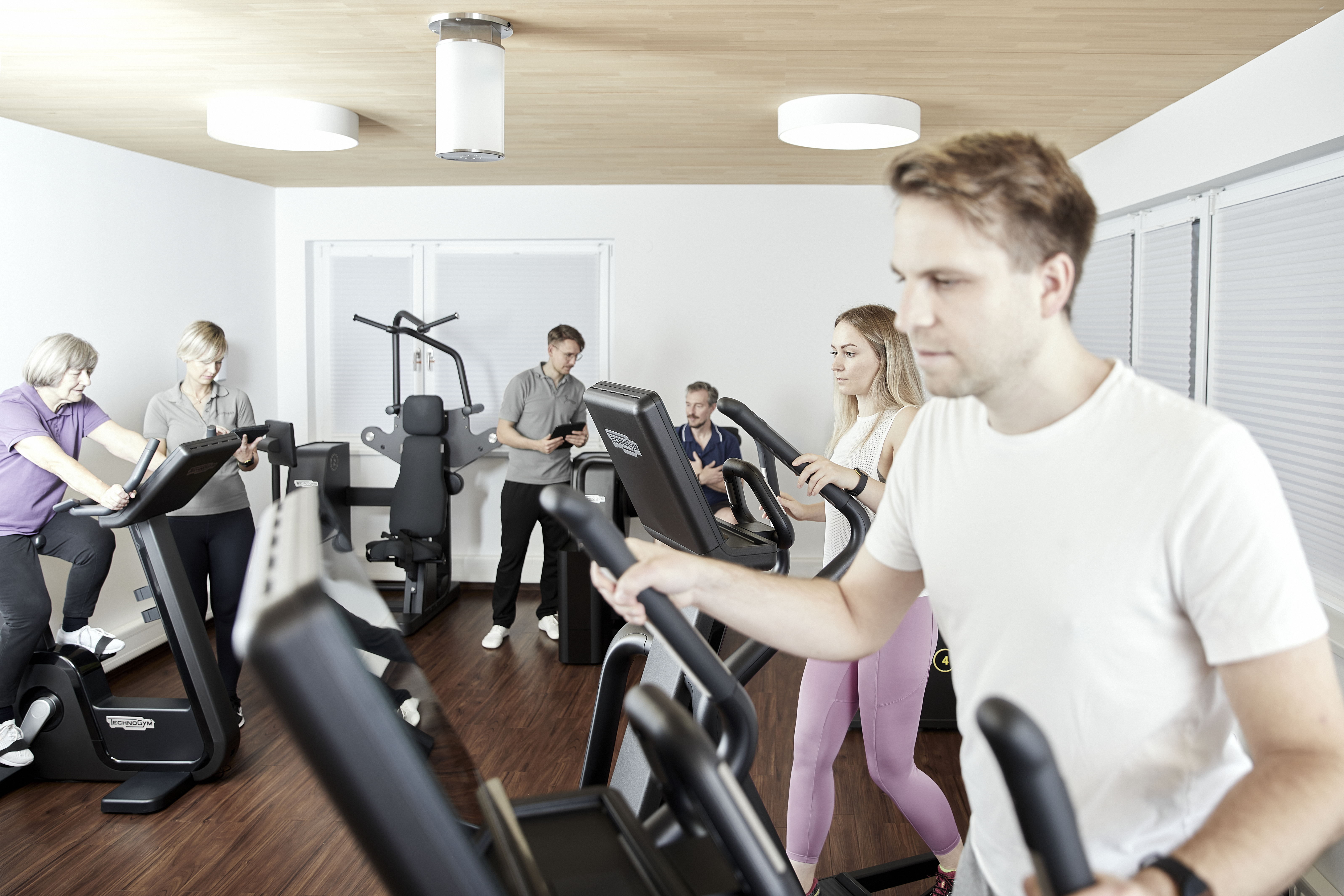 HighRes_2021_11_20_Physiopraxis Schumann_Shooting_TechnoGym_29